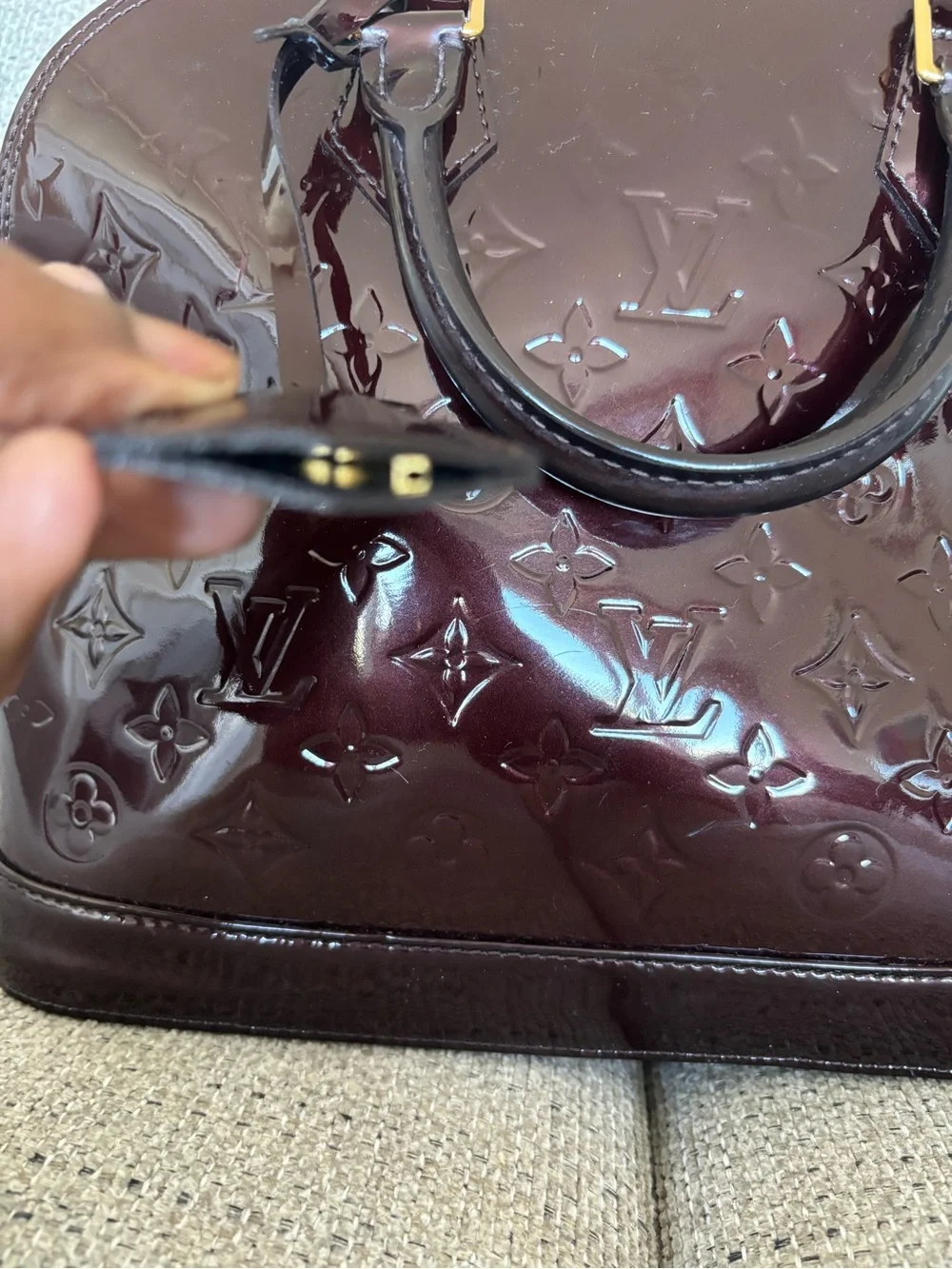 Louis Vuitton Vernis Alma in Amarante